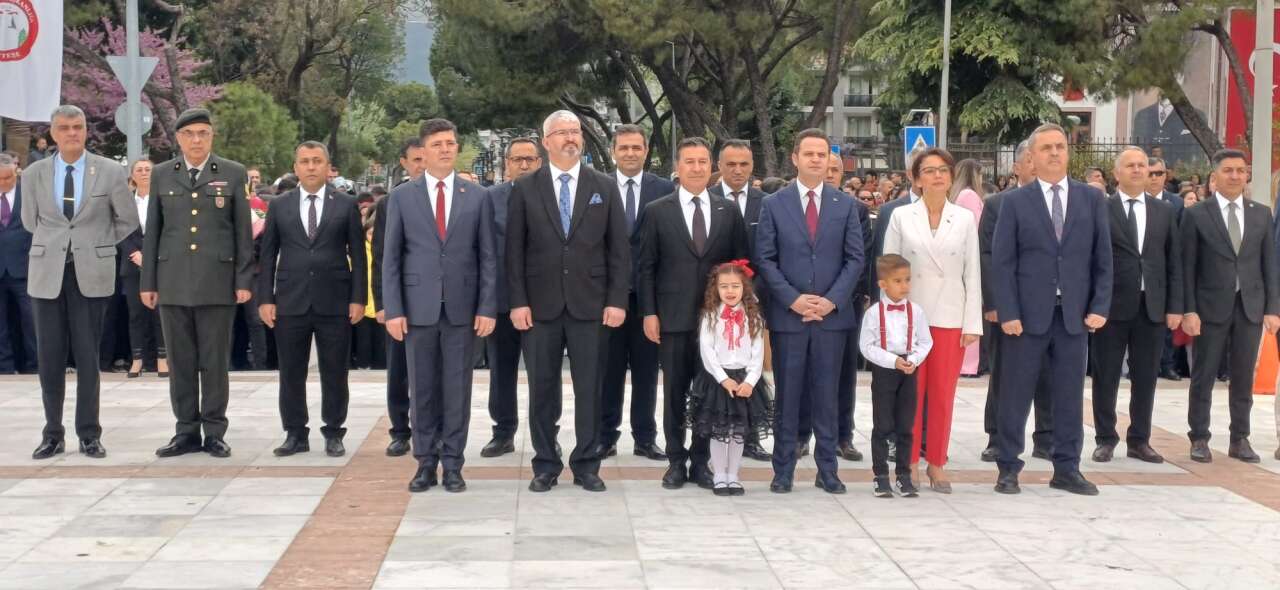 Muğla’da 23 Nisan Coşkusu Cumhuriyet Meydanı’nda Başladı 1